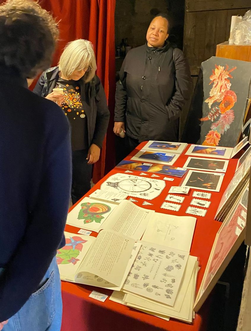 Salle d'exposition de tableaux et éditions artistiques à la Maison d'Art Pluralium de Villers-Cotterêts, à deux pas de la Cité de la langue française